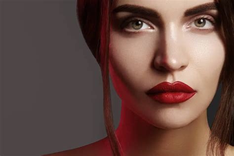 7 Bronze Makeup Ideas To Get A Glowing Look Sheideas
