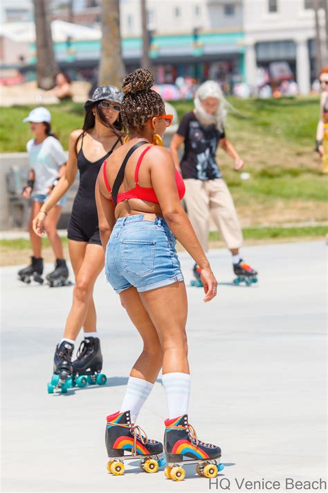 Hq Venice Beach Girls Roller Skating 882021
