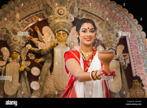 Durga Puja Dance Hi Res Stock Photography And Images Alamy