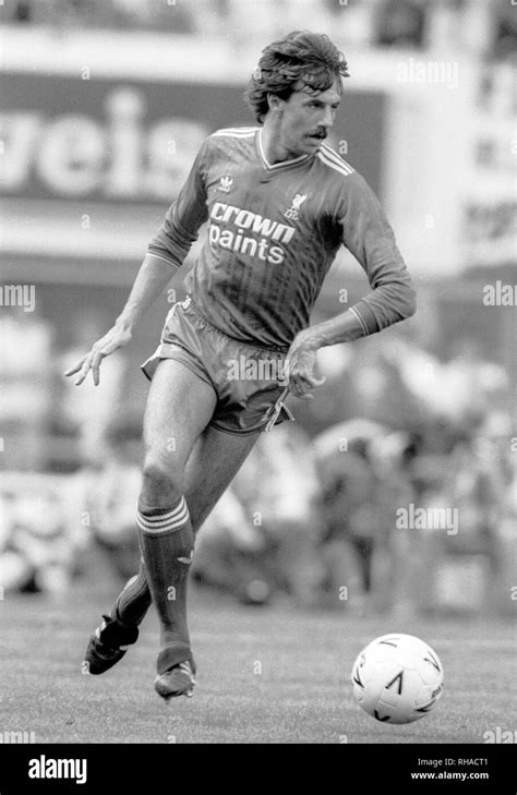 Mark Lawrenson Liverpool Fc 1986 Stock Photo Alamy