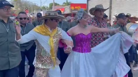 Nacho Vidal Se Bañó En Espuma En El Carnaval De Barranquilla Infobae