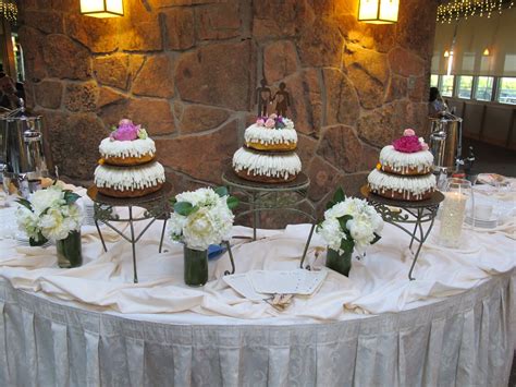 Looking for christmas cake decorating? Bundt cake display | Cake display, Wedding cake display, Christmas bundt cake