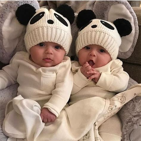 Pin By Hannah David On Bebes Tiernos Cute Baby Twins Twin Baby