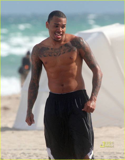Chris Brown Shirtless Miami Beach Bum Photo 2478438 Chris Brown
