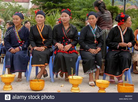 Ethnology, Phunoi women dressed in black traditional costumes, Pi Mai ...