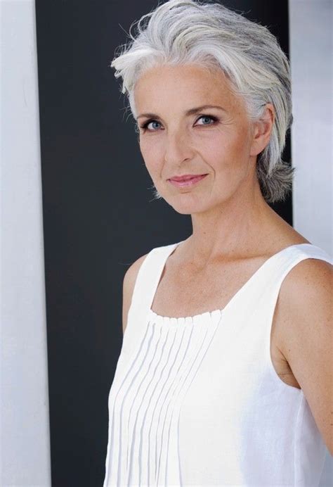 Gray Hair Can Be Elegant And Edgy Super Look Gray Haired Beauty