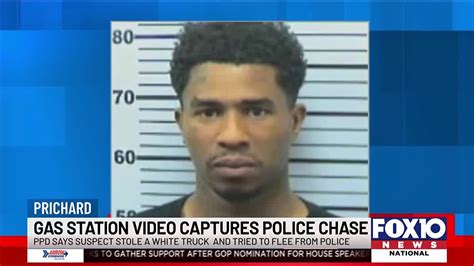 Caught on camera: suspect bolts from Prichard police during hectic