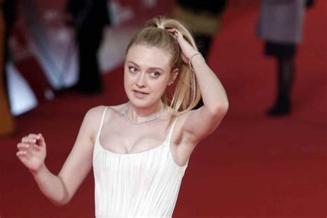32 Hottest Dakota Fanning Photos That Are Truly Bewitching Sfwfun