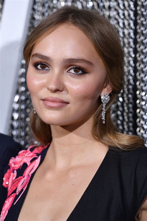 Contact lily rose melody depp on messenger. Lily-Rose Depp - "The King" Premiere in New York • CelebMafia