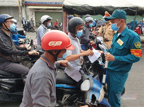 Jun 02, 2021 · theo đó, quy trình khai báo y tế điện tử chia thành 2 giai đoạn. Gò Vấp ngày thứ 3 cách ly: Kiểm kỹ giấy tờ ra vào, xả chốt ...