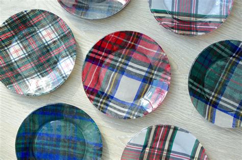 What should i serve on a christmas platter? DIY: Plaid Fabric Glass Plates | Plaid fabric, Mod podge ...