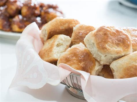 Country star trisha yearwood's sharing her down home recipes from her new cookbook, home cooking with trisha yearwood, and serving up some of your favorite dishes. Buttermilk Rolls Recipe | Trisha Yearwood | Food Network