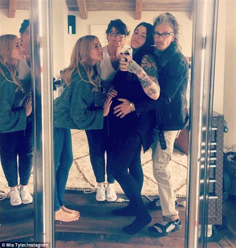 Mia Tyler Poses For Very Edgy Maternity Shoot In New York Daily Mail Online