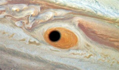 Is Jupiter Looking At Us Nasa Hubble Space Telescope Captures Eye Of