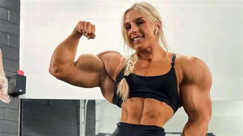Female Bodybuilder Priscila Woman With Big Biceps Ifbb Pro Fbb