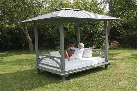 If you want to add an original touch to your modern bedroom. Contemporary outdoor canopy bed - FARE OUTDOOR | Outdoor ...