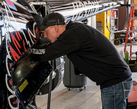 How To Choose The Right Aircraft Maintenance School Suu