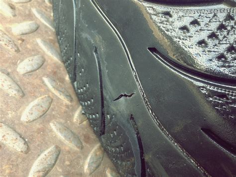 Tips hilangkan gelembung udara pada sticker, tips memasang sticker di cermin kereta, gelembung udara di sticker cermin kereta, cara menghilangkan gelembung udara pada cermin kereta Tampal Bahagian Dalam Tayar Motorsikal Yang Bocor - THE ...