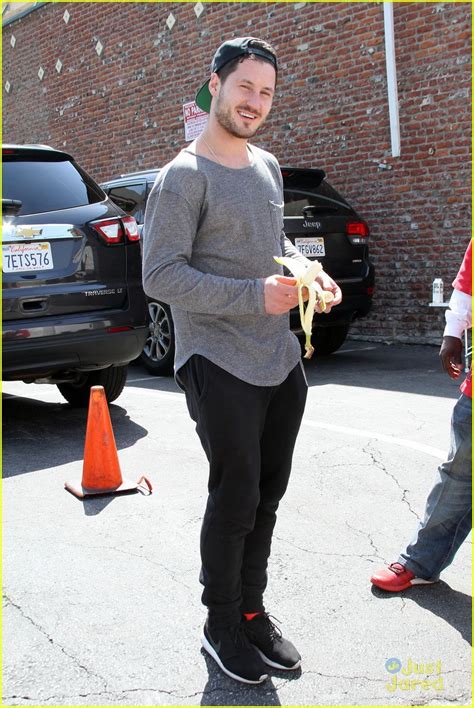 Val Chmerkovskiy Goes Shirtless After Dwts Practice With Rumer Willis