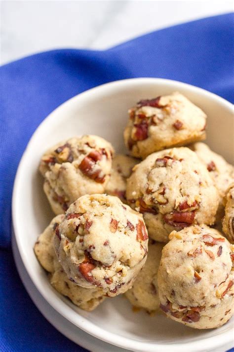 Butter or spray your mini muffin pan very well. 4-ingredient pecan balls | Recipe | Pecan recipes, Easy ...