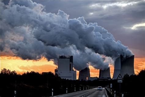 Global warming atau pemanasan global adalah ancaman terbesar bagi manusia dan mahluk lainnya yang mendiami bumi. Pemanasan Global, Pengertian, Dampak, Contoh, Faktor ...