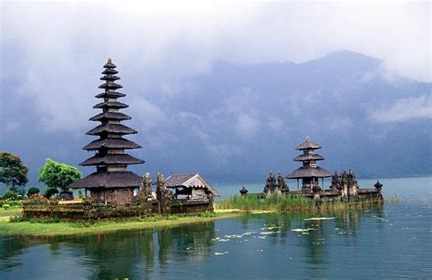 10 Tempat Wisata Favorit Di Bali Charisya Tour And Travel