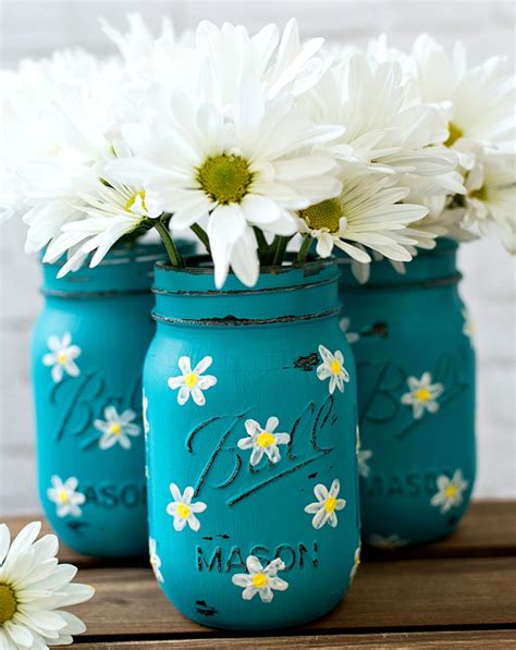 Painted Mason Jars With Daisies