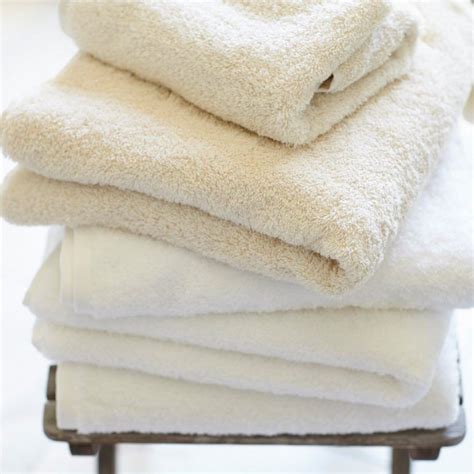 The most common modern bath towel material is cotton. Tips and Tricks On Maintaining Soft and Fluffy Modern Bath ...