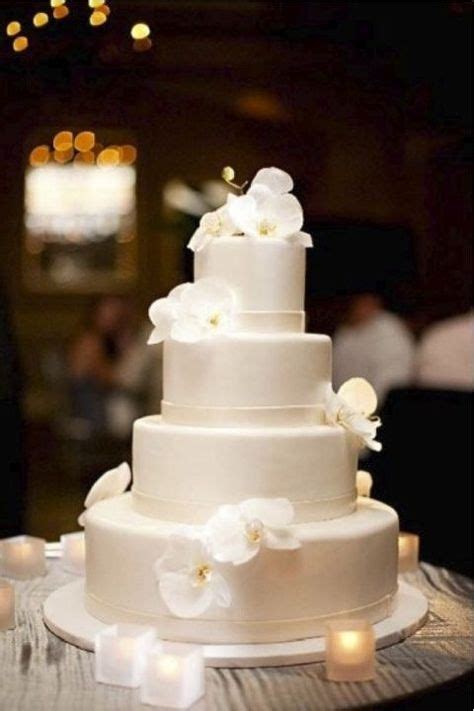 25 Timeless Yet Trendy All White Wedding Cakes Weddingcakes Allwhite