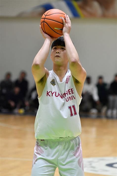 Jun 20, 2021 · 1라운드 지명 후보로는 박지원(연세대), 차민석(제물포고), 이우석(고려대), 한승희(연세대), 양준우(성균관대), 이근휘, 오재현(한양대), 박진철(중앙대), 이용우(건국대), 곽정훈(상명대), 윤원상, 임현택(단국대) 등이 언급되고 있으며, 이 중 박지원, 차민석. U리그 '정민혁 결승 자유투' 경희대, 성균관대에 짜릿한 ...