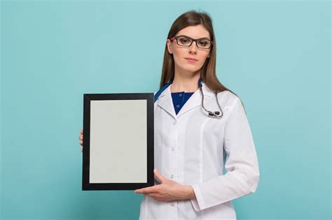 Premium Photo Female Brunette Doctor In Glasses With Frame