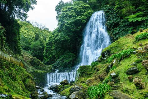 Portugal Azoren Inseln Sao Miguel Wasserfall Lizenzfreies Stockfoto