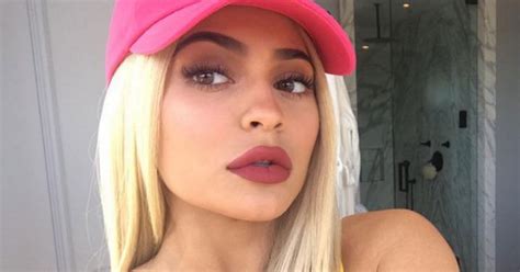 Kylie Jenner Nude Pictures Threatened To Be Exposed As Her Snapchat Is