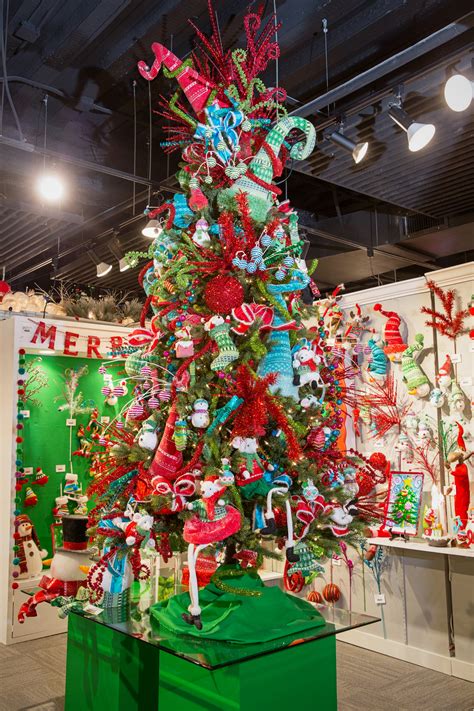 Dec 21, 2020 · cómo decorar el árbol de navidad como una estilista pero si eres de los que, una vez plantado el árbol en casa te quedas mirando y pensando cómo adornarlo. Ideas de decoracion de arbol de Navidad 2018 - 2019 ...