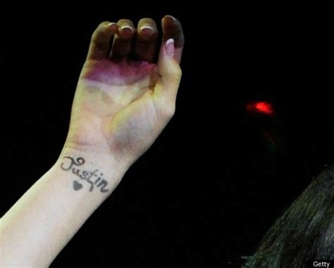 Did Selena Gomez Get Justin Biebers Name Tattooed On Her Wrist Photos