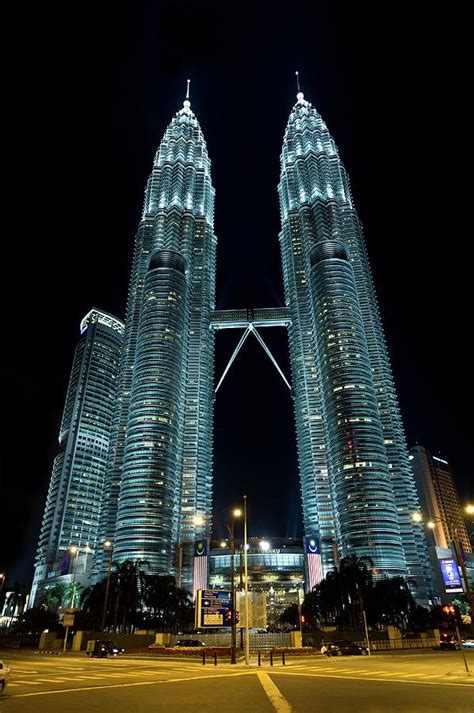 Petronas Twin Towers Photograph By Tony Camachoscience Photo Library