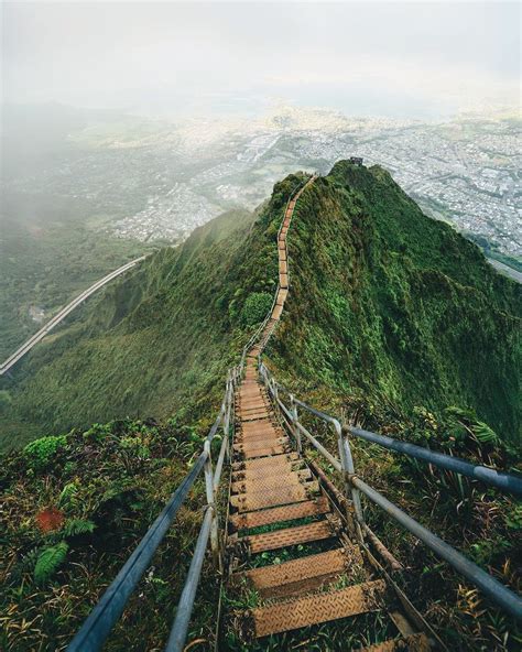 the haiku stairs in oahu, hawaii | Hawaii pictures, Hawaii photography, Hawaii travel
