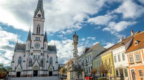 Kőszeg (németül güns, horvátul kiseg, vendül küseg) város vas megye nyugati szélén, az osztrák határ közelében található, a kőszegi járás központja, városrésze kőszegfalva. Kőszeg - Tudja meg mit érdemes megnézni Kőszegen » Országjáró