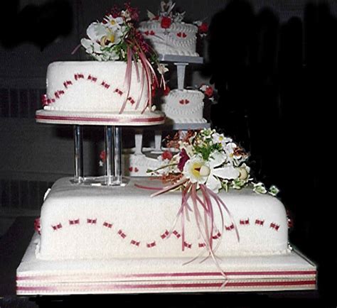But before we decided on the kind of cupcakes, i started to research what i wanted as far as the cupcake display. Unusual Wedding Cakes Pictures