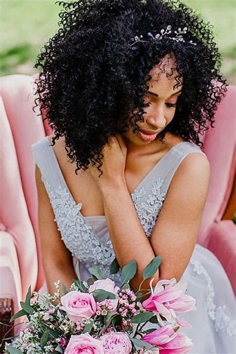 17 Stunning Wedding Hairstyles For Naturally Curly Hair Curly Wedding