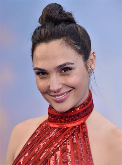 Gal Gadot Hairstyles Long Hair In Hot Weather Popsugar Beauty Photo 20