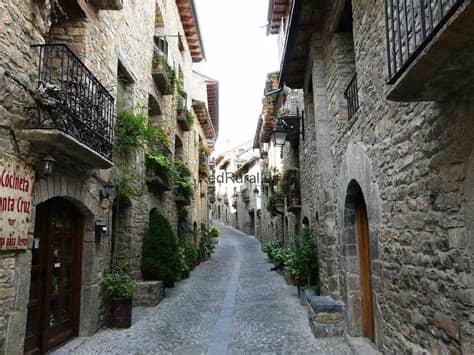 Lugares para ver, formas de recorrer y experiencias destacadas. Escapada rural a Pedraza (Segovia), villa de piedra ...