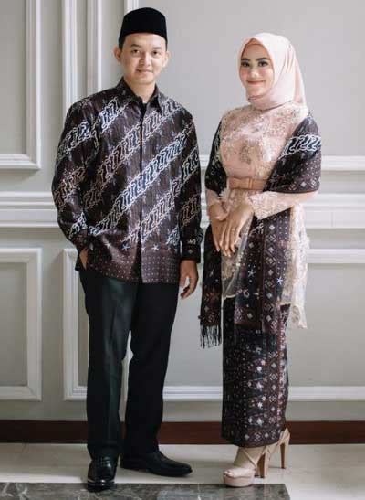 The marital relationship for the followers of the religion of islam is an incredible blessing and divine sign, as allah says in the qur'an. 20 Inspirasi Baju Couple Muslim Yang Serasi Abis - Hai Gadis