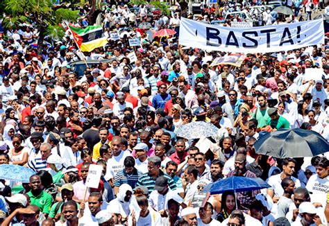 Milhares Apelaram à Paz Nas Ruas De Maputo Jtm