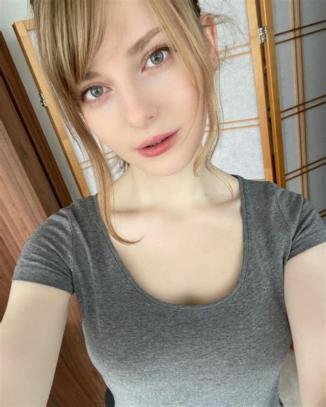 ella freya is 24 years old and was born in the netherlands she is a famous social media star