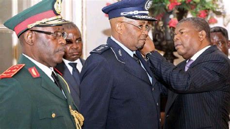 Comandante Geral Da Polícia Angolana Deixa Funções