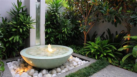 Some of them are enclosed in glass to avoid soil mess around the house and to secure the plants as well. Landscape Design Ideas for a Creative Home Garden | Home ...