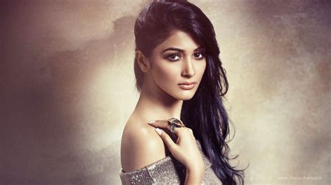 Pooja Hegde Bollywood Actress Wallpapers Hd Wallpapers