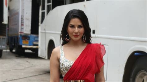 Sunny Leone Says She Lost Her Father To Cancer ‘will Share My