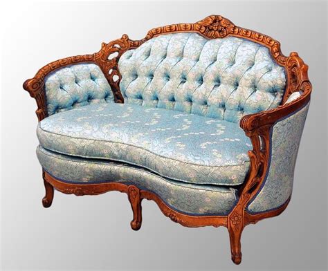 Each antique furniture styles has specific features and motifs. Best of Antique Couch, Sofa and Settee Styles - Bring Back the Good Old Days! | Victorian ...